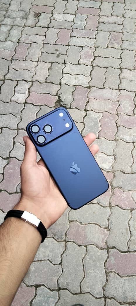 Apple iPhone 17 Pro Max 1