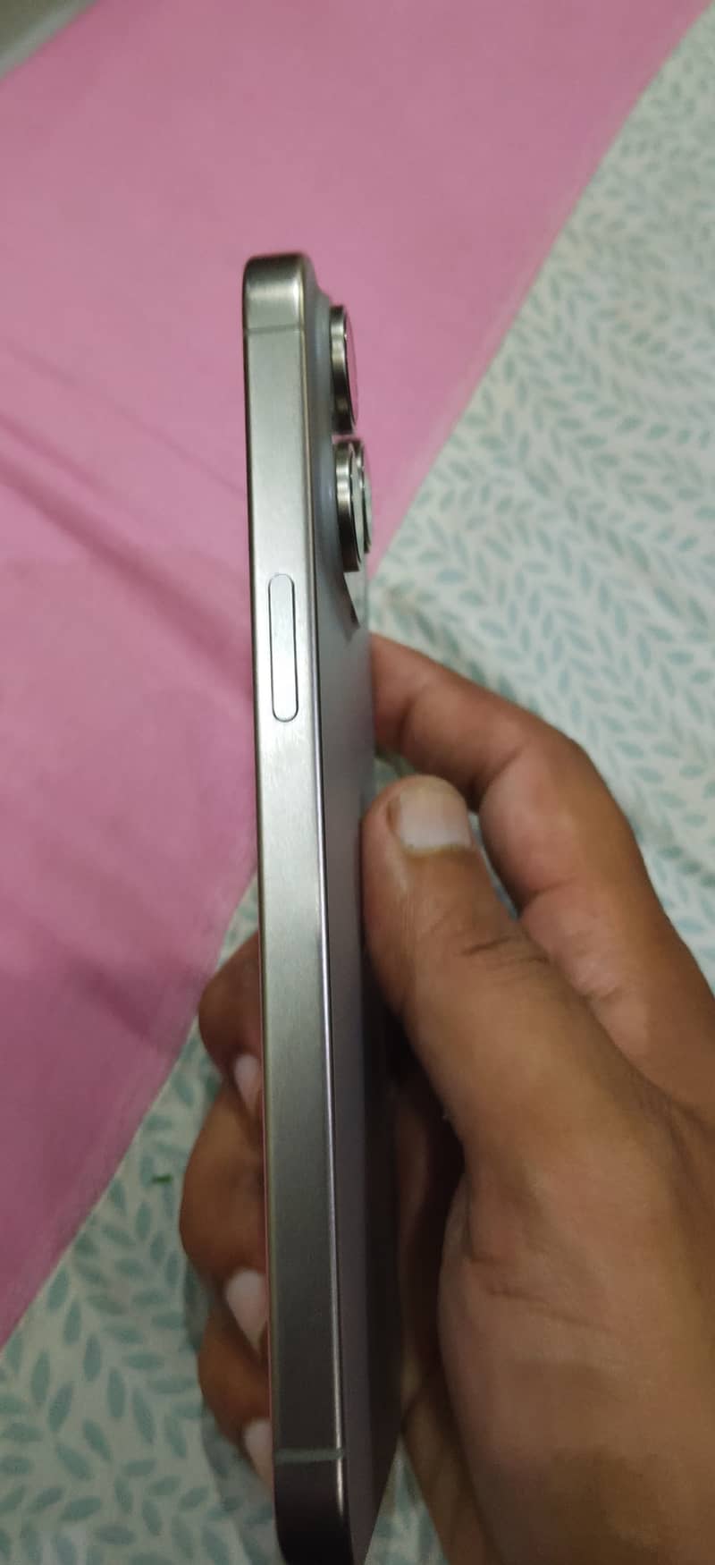Apple iPhone 15 Pro Max 3