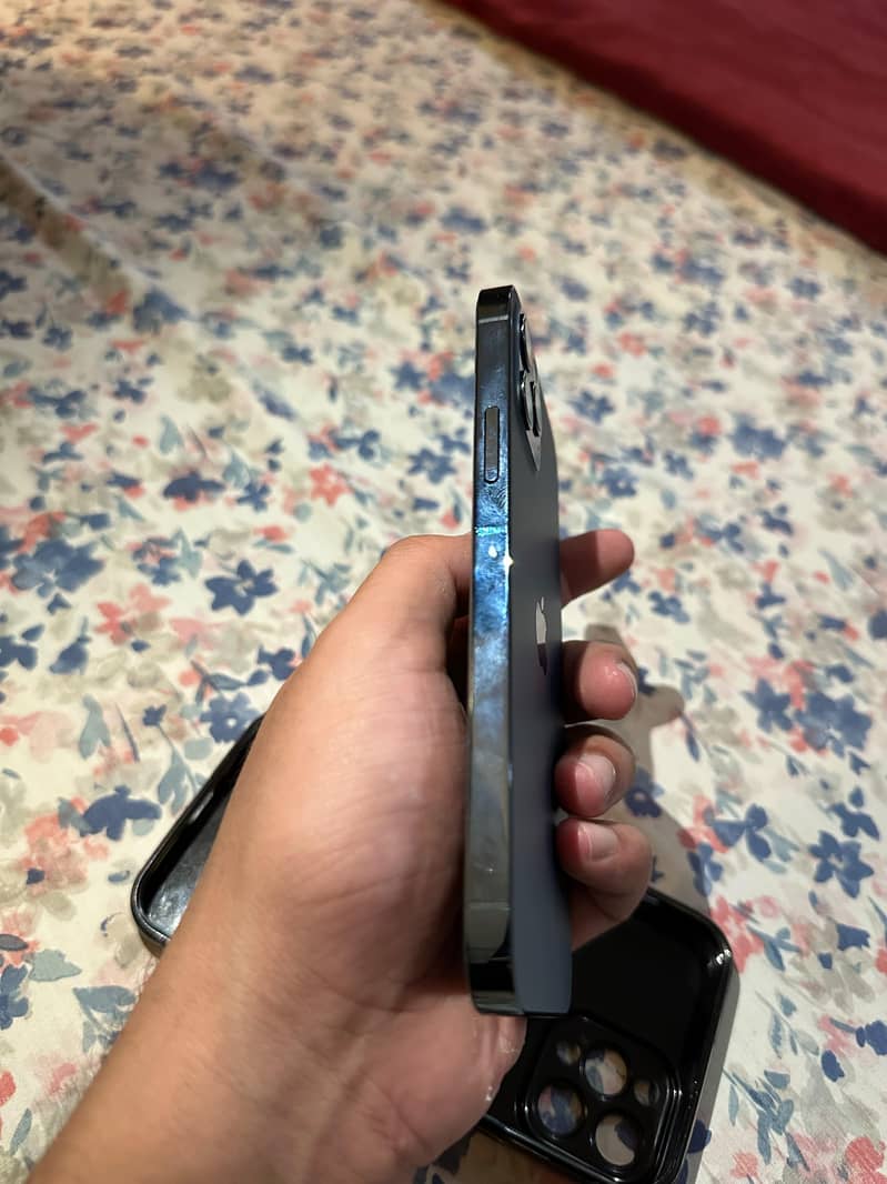 Apple iPhone 12 PRO 6