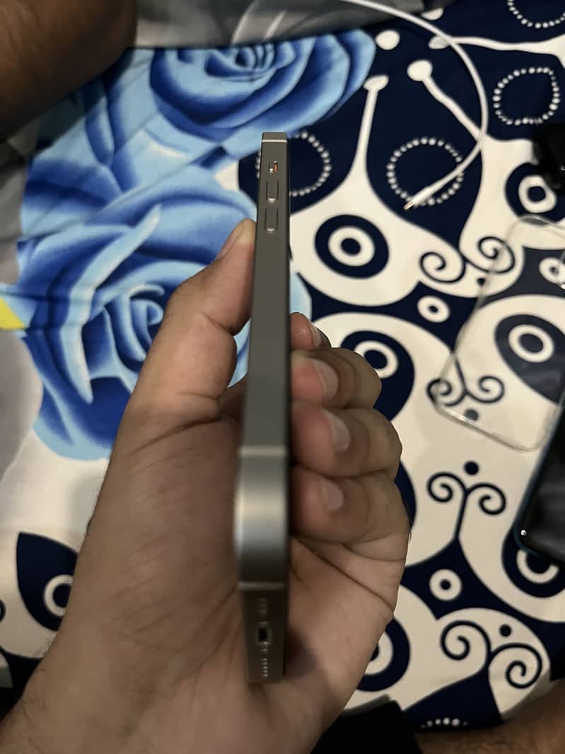 Apple iPhone 14 9