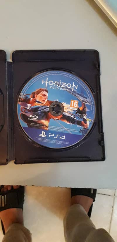horizon zero dawn ps4 game disc. read ad