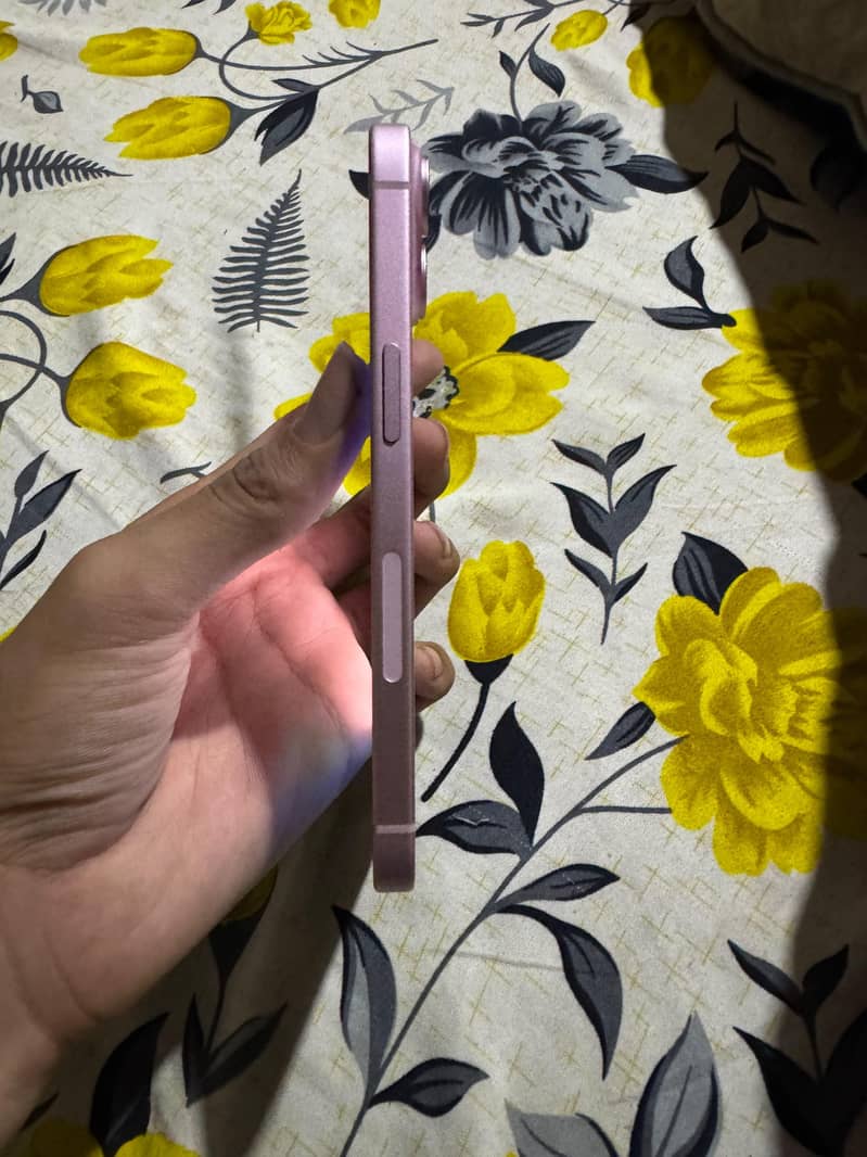 Apple iPhone 15 4