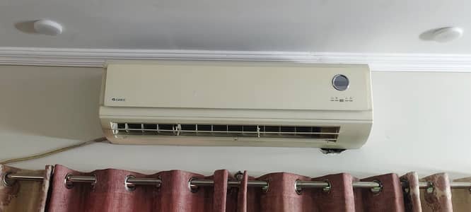 Gree AC 1.5 Ton in good working condition. Home used.