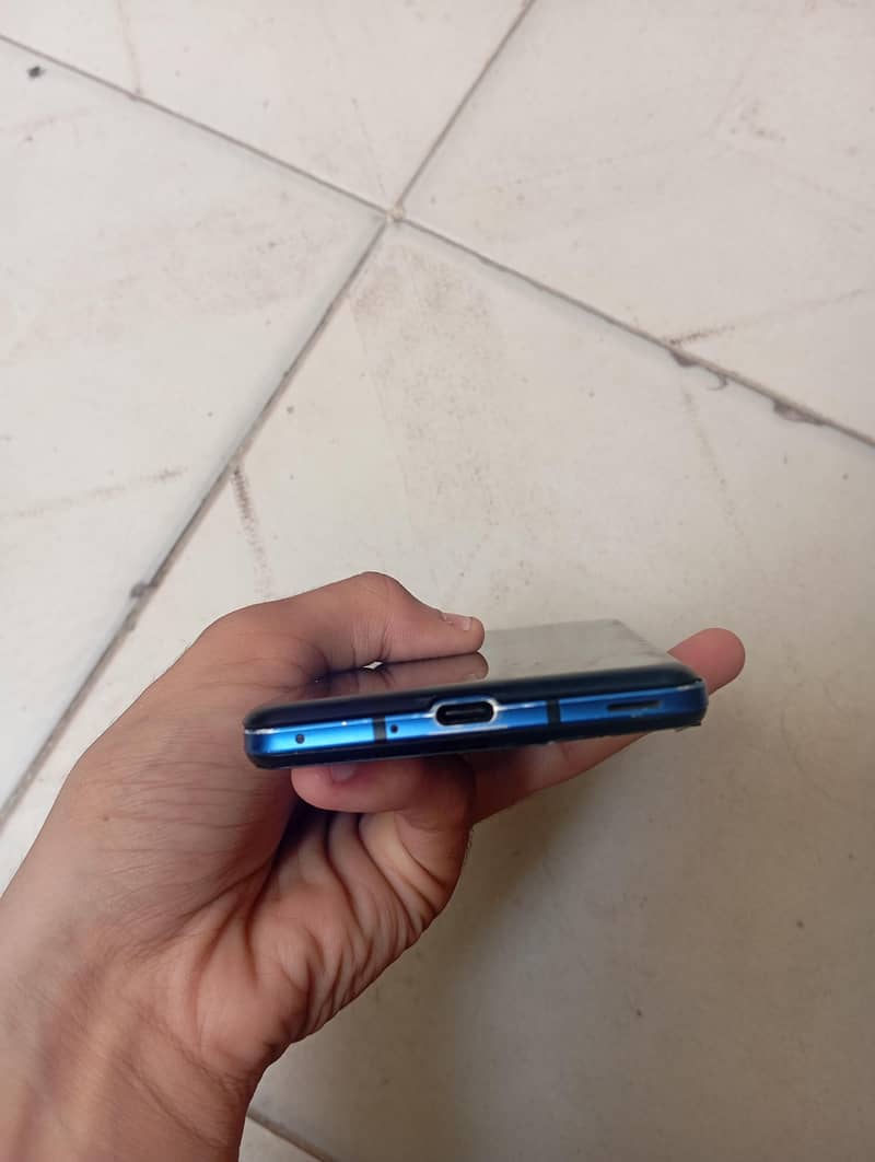 Sharp Aquos R5G 3