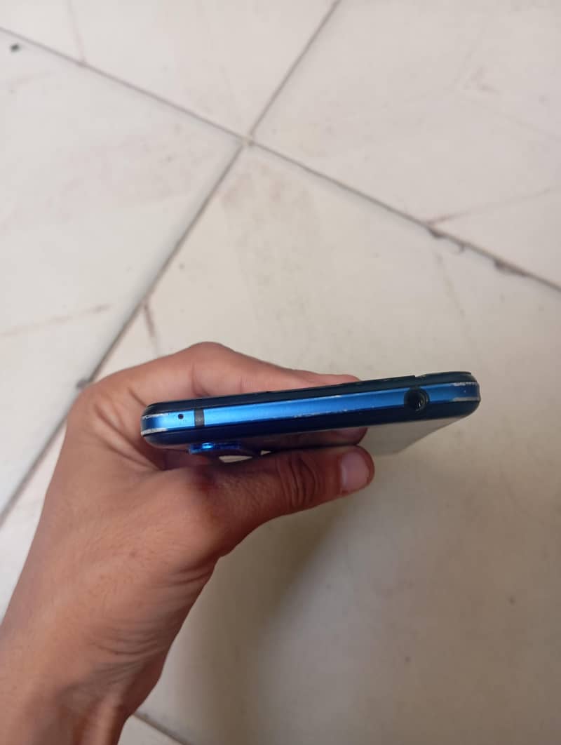 Sharp Aquos R5G 4