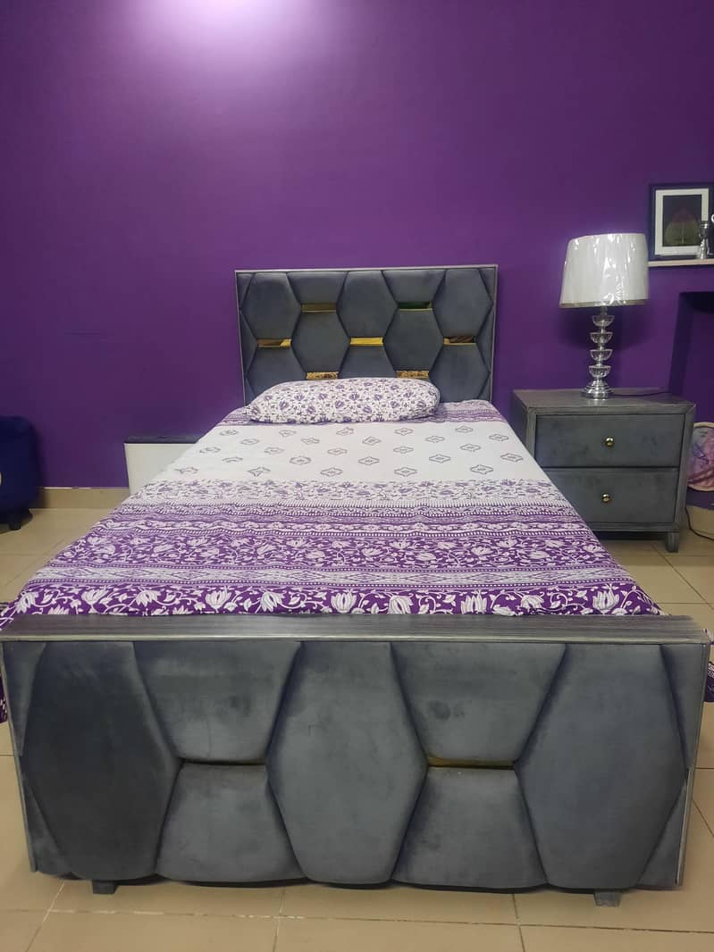 single bed with side table, dressing table n puffy 0