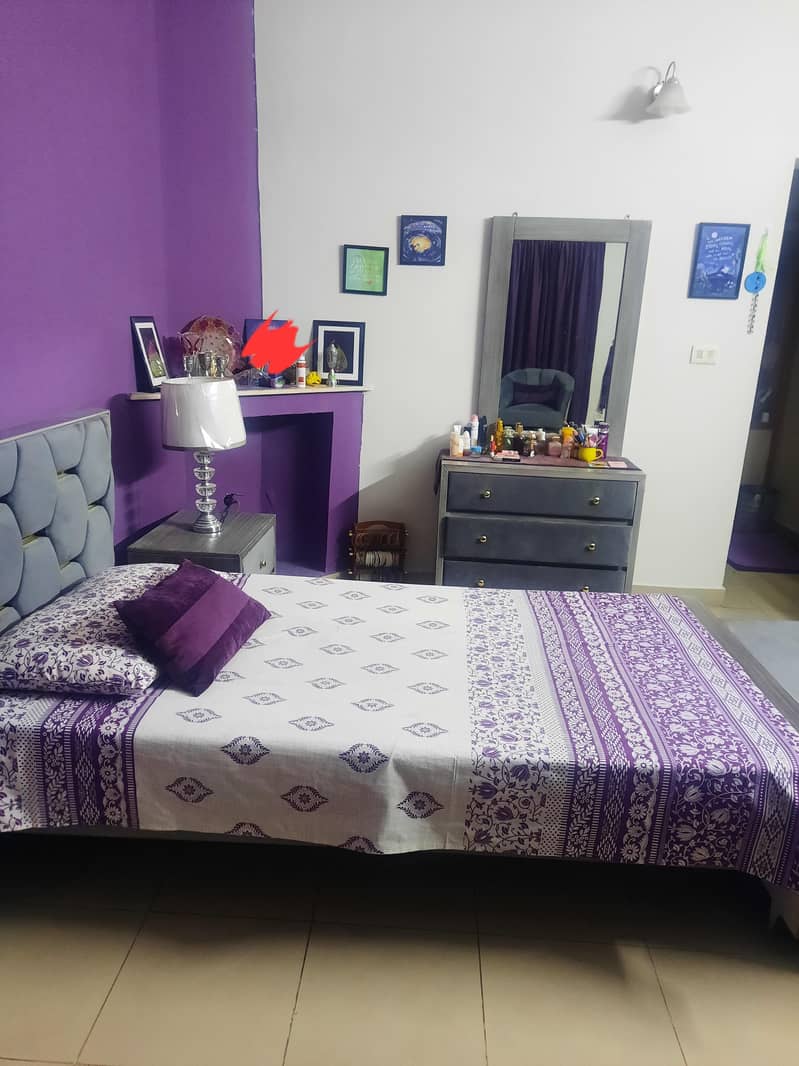 single bed with side table, dressing table n puffy 1