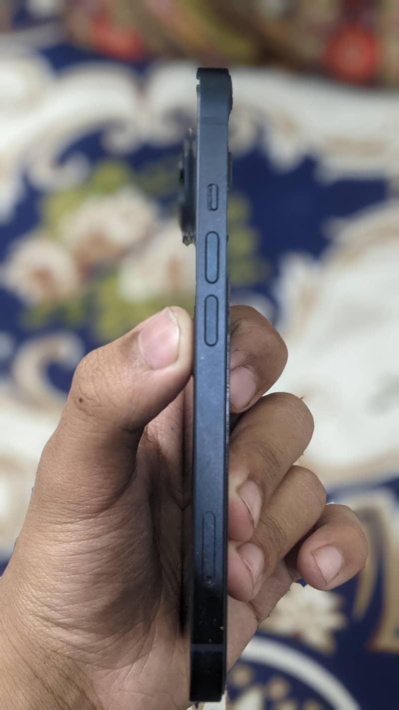 Apple iPhone 13 1