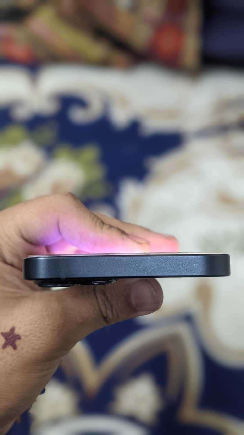 Apple iPhone 13 2