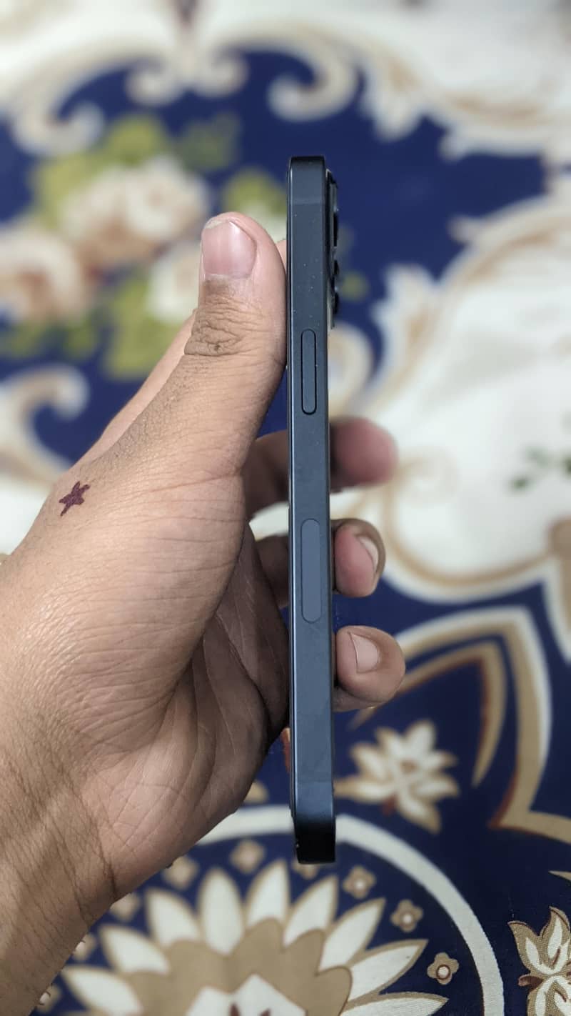 Apple iPhone 13 5