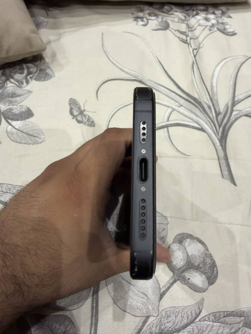 Apple iPhone 15 Pro Max 2