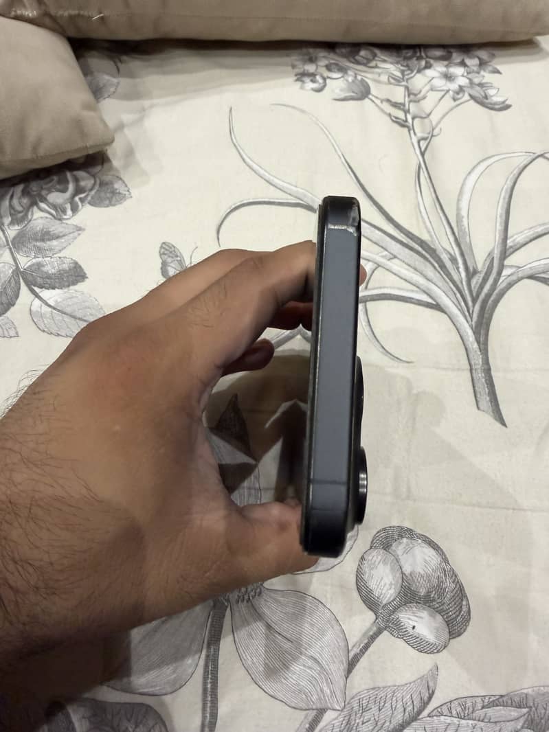 Apple iPhone 15 Pro Max 3