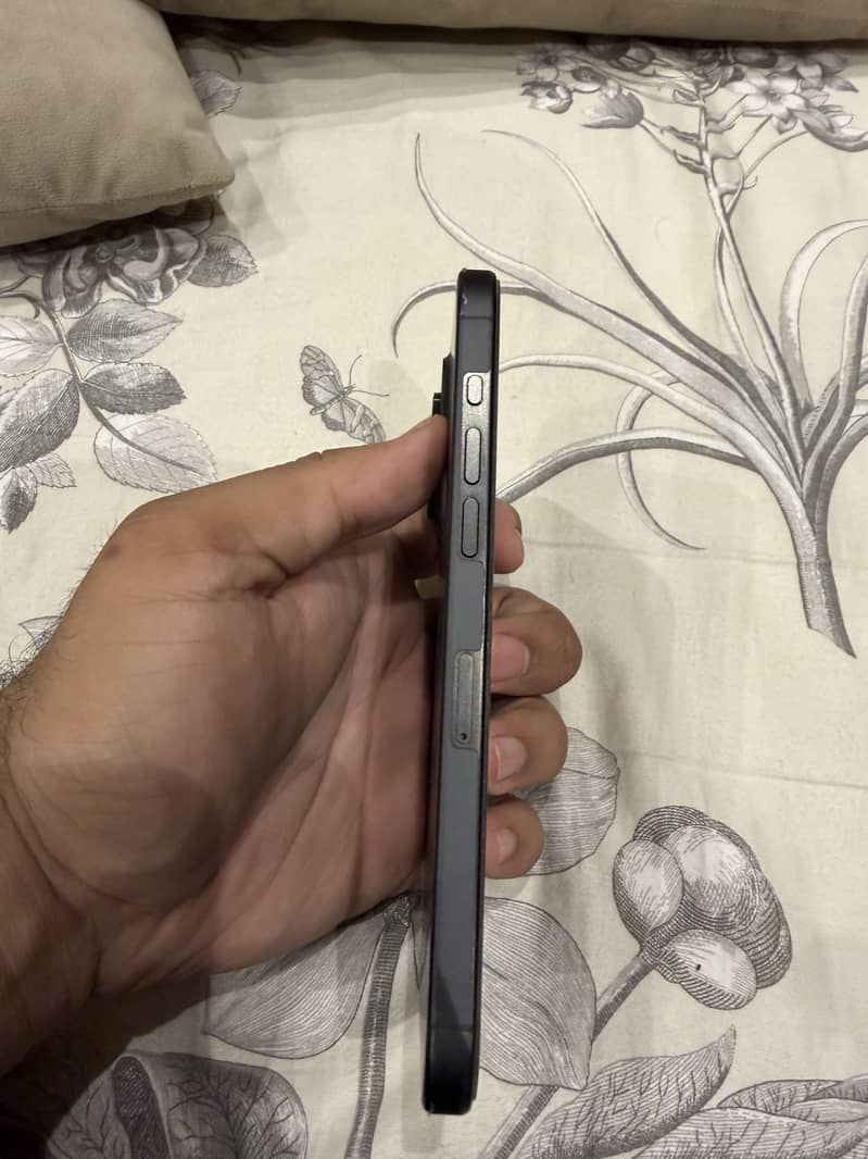 Apple iPhone 15 Pro Max 5