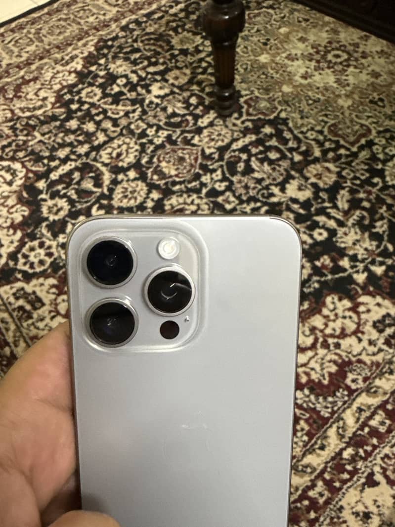 Apple iPhone 15 Pro Max 2