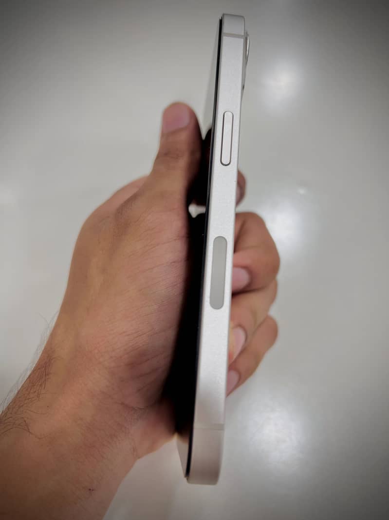 Apple iPhone 13 2