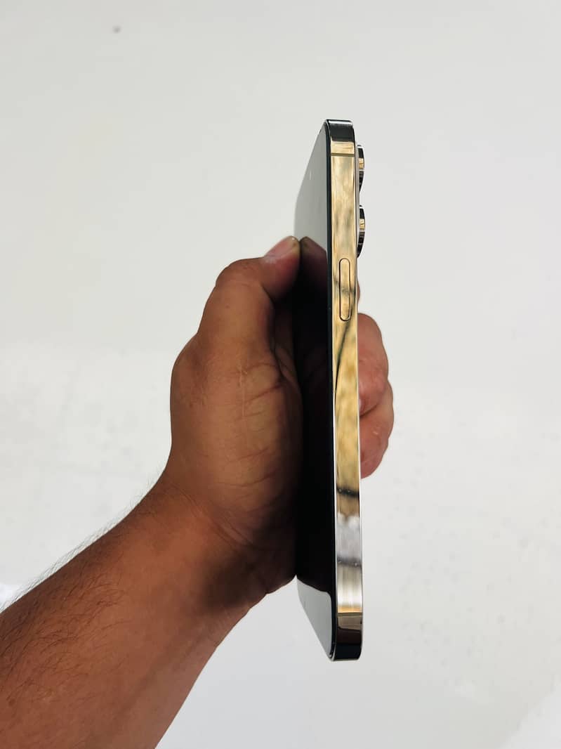Apple iPhone 14 Pro Max 0