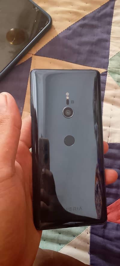 Sony XZ3 : 4/64 bettery 4300 description must read