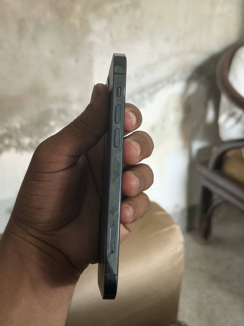 Apple iPhone 12 2