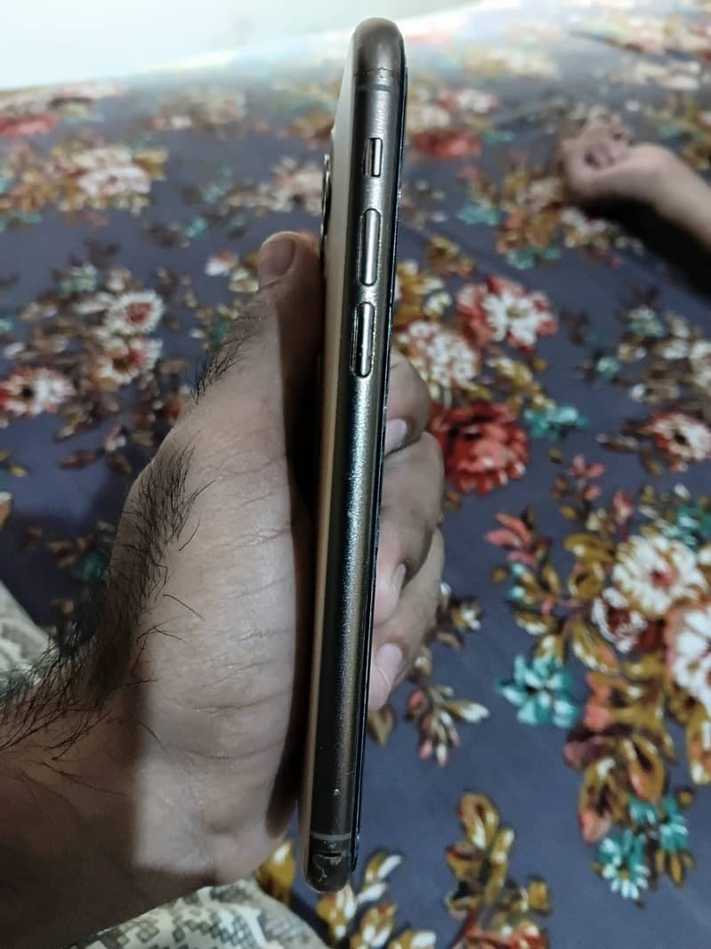 Apple iPhone 11 Pro 2