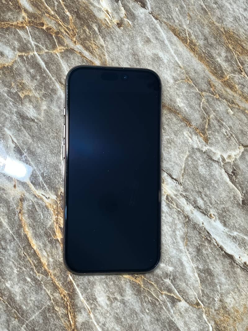 Apple iPhone 16 Pro 3
