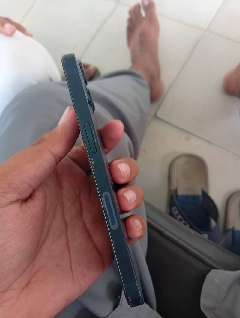 Apple iPhone 13 1