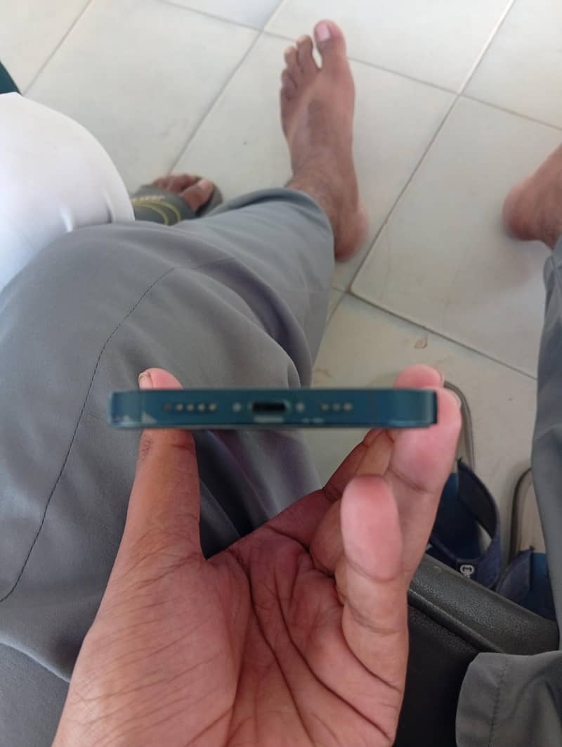 Apple iPhone 13 2