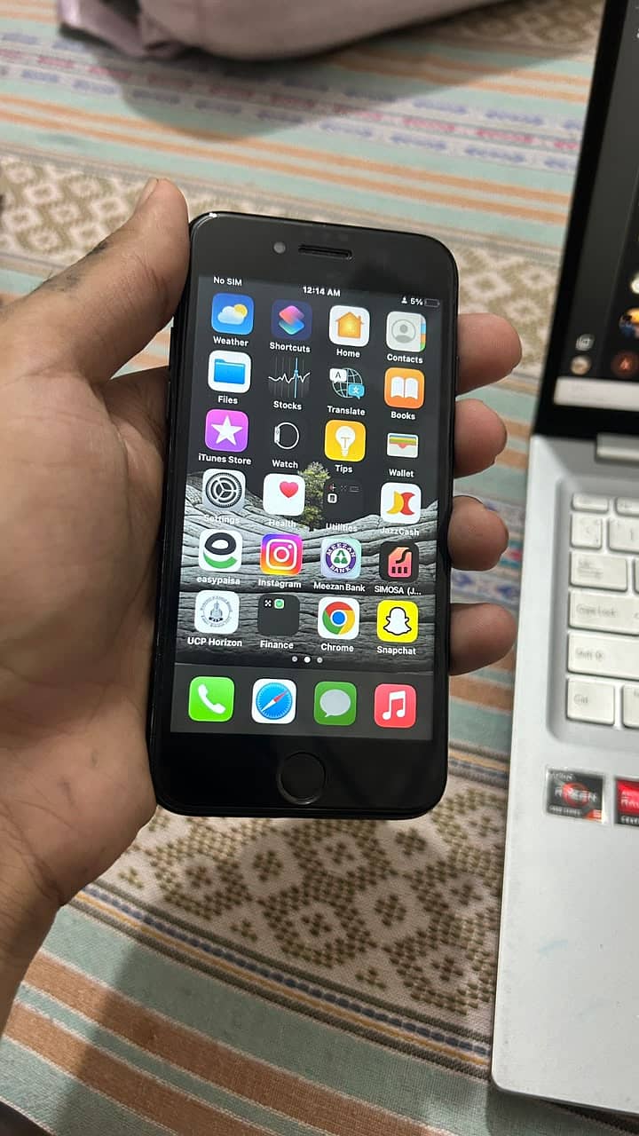 Apple iPhone 7 0
