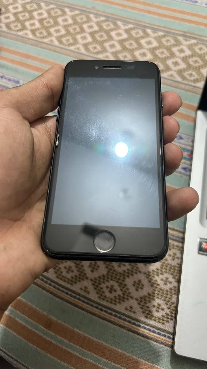 Apple iPhone 7 1