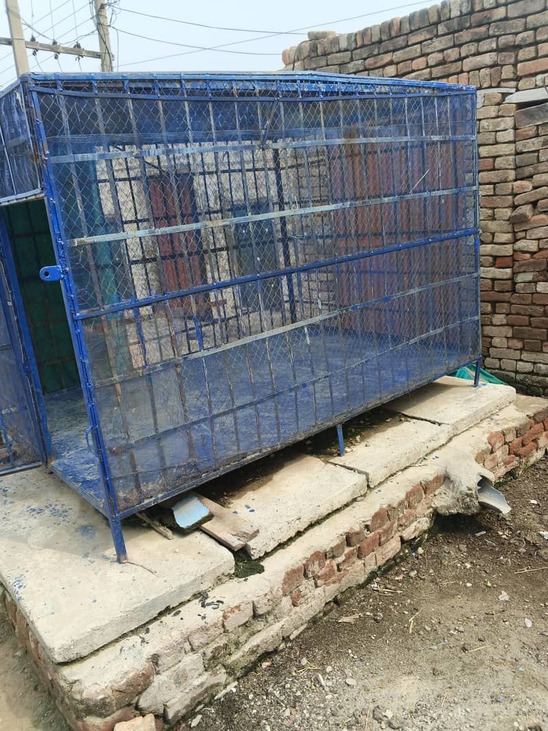 سات فٹ لمبائی پانچ فٹ اونچائی پانچ فٹ چوڑائی ے 0