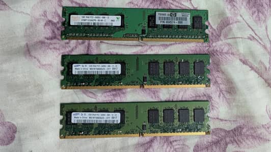 2×2 GB and 1×1 GB Ram DDR 2