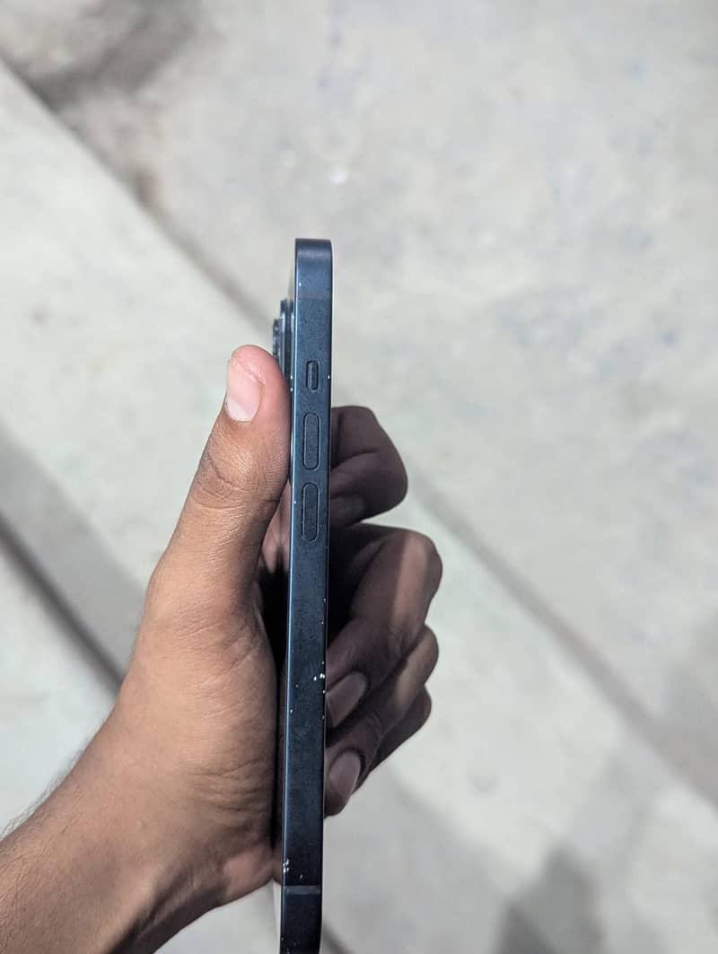Apple iPhone 14 3