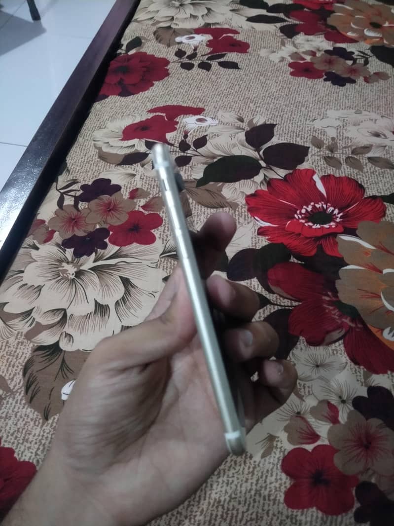Apple iPhone 7 1