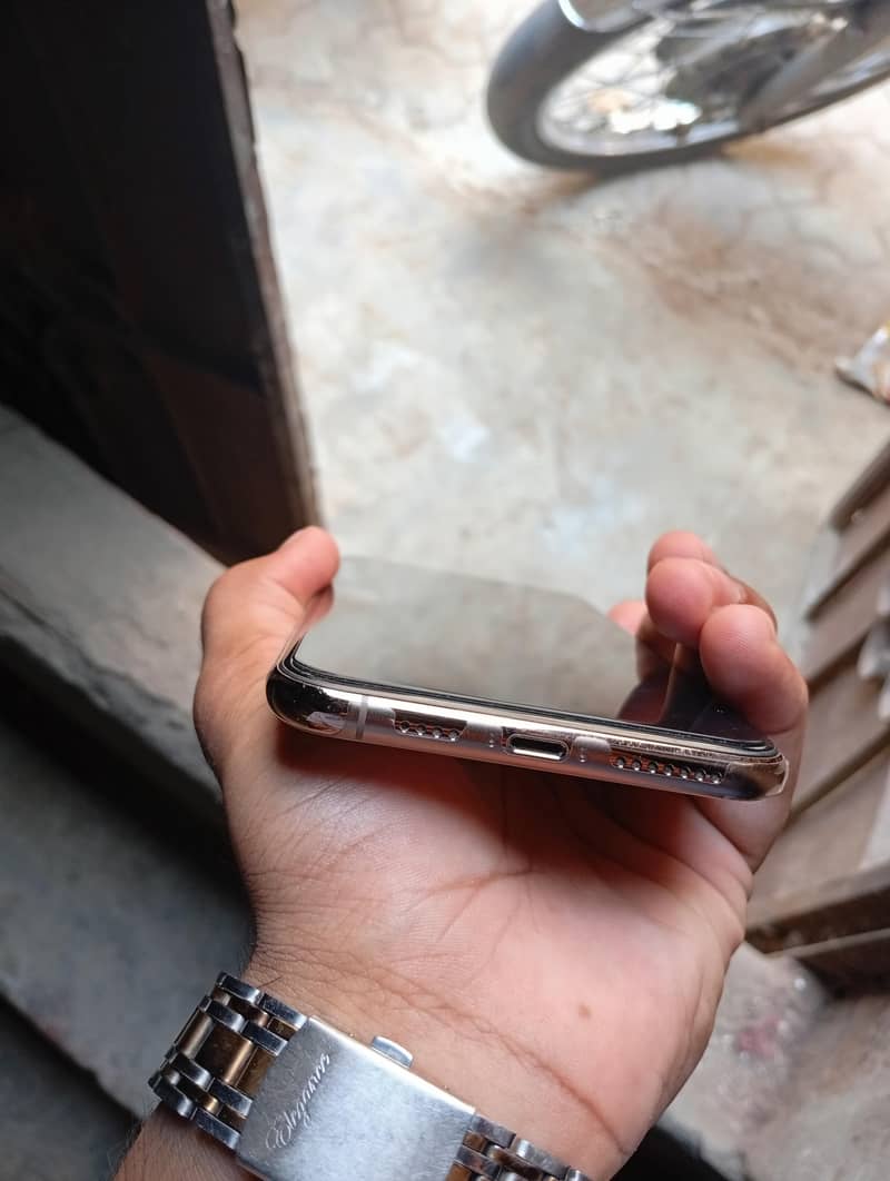 Apple iPhone 11 Pro Max 3