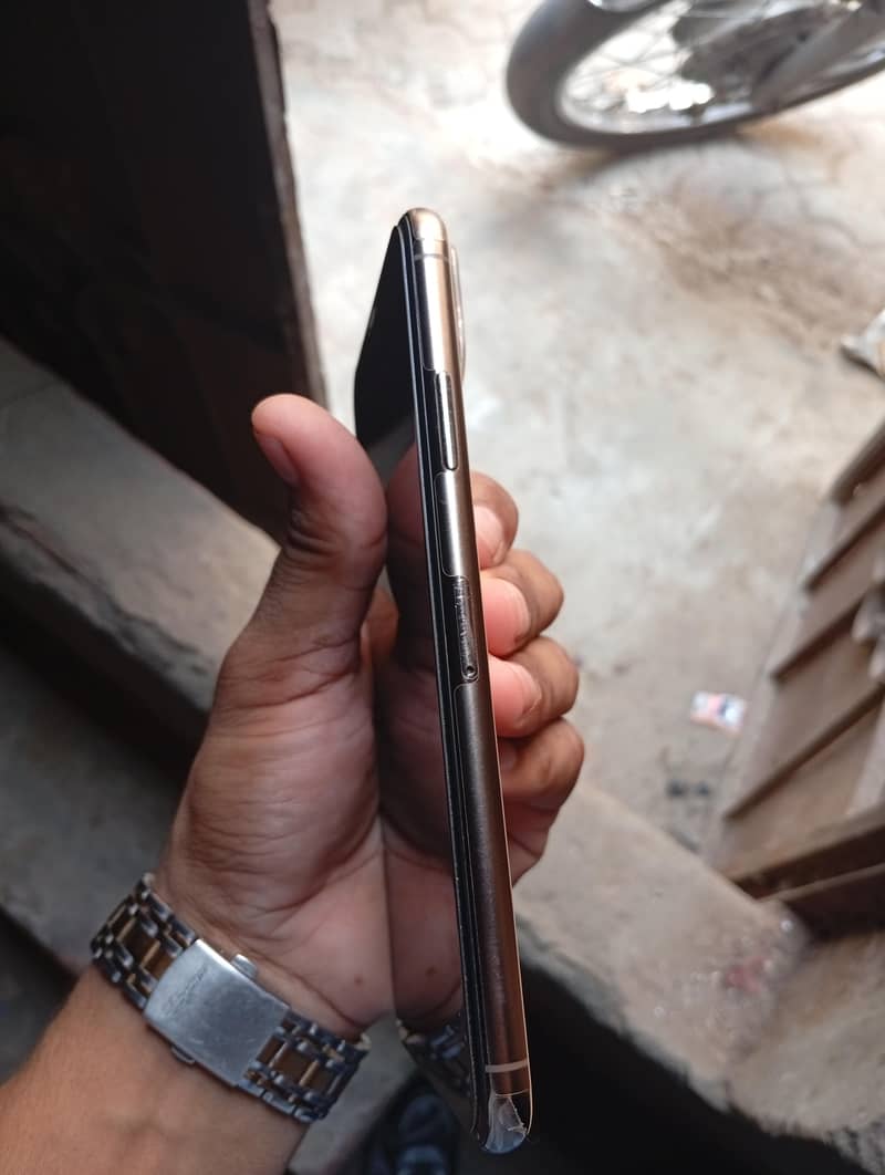 Apple iPhone 11 Pro Max 5