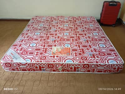 Master Molty foam king size mattress