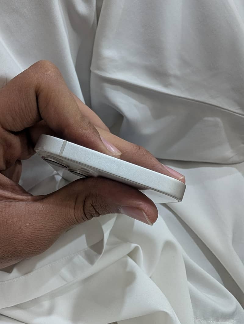 Apple iPhone 13 1