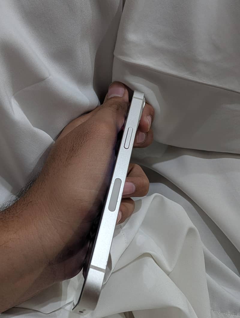 Apple iPhone 13 4
