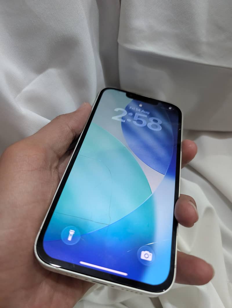 Apple iPhone 13 5