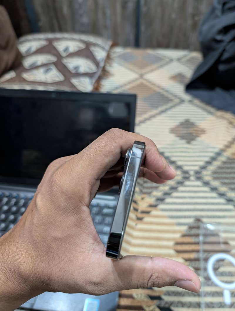 Apple iPhone 13 Pro Max 6