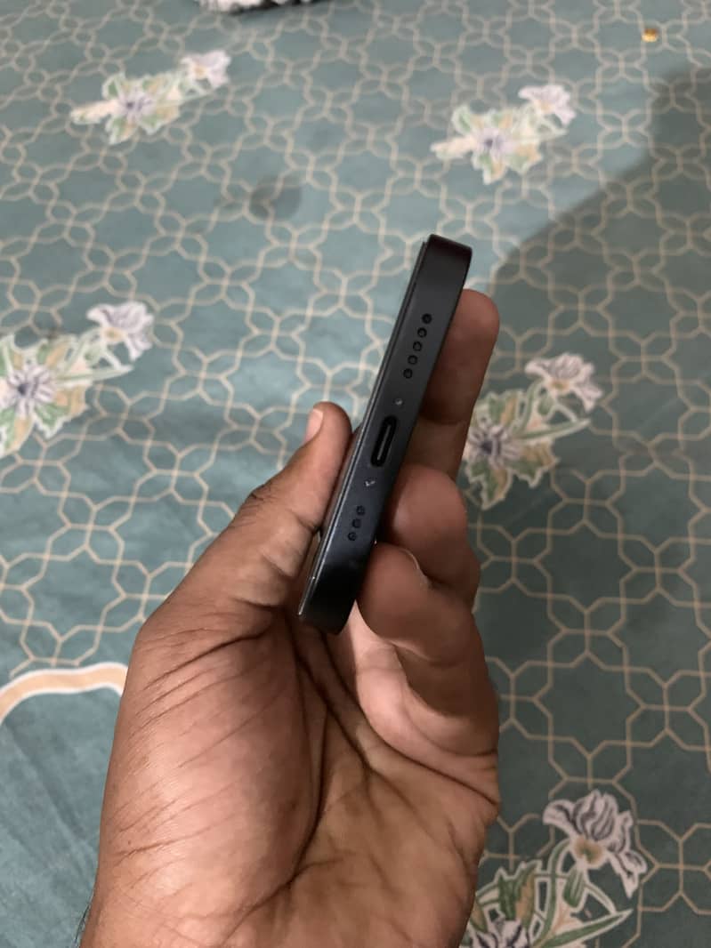 Apple iPhone 17e 5