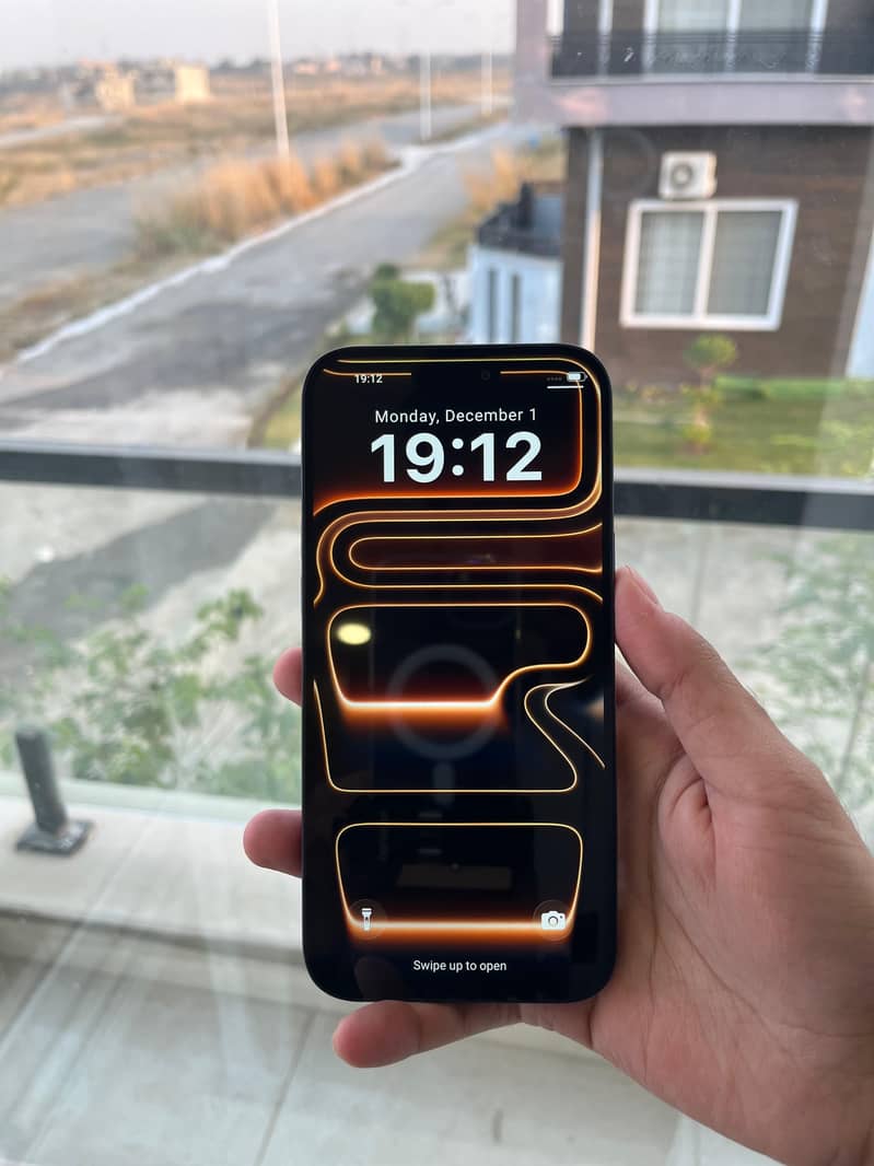 Apple iPhone 17 Pro Max 4