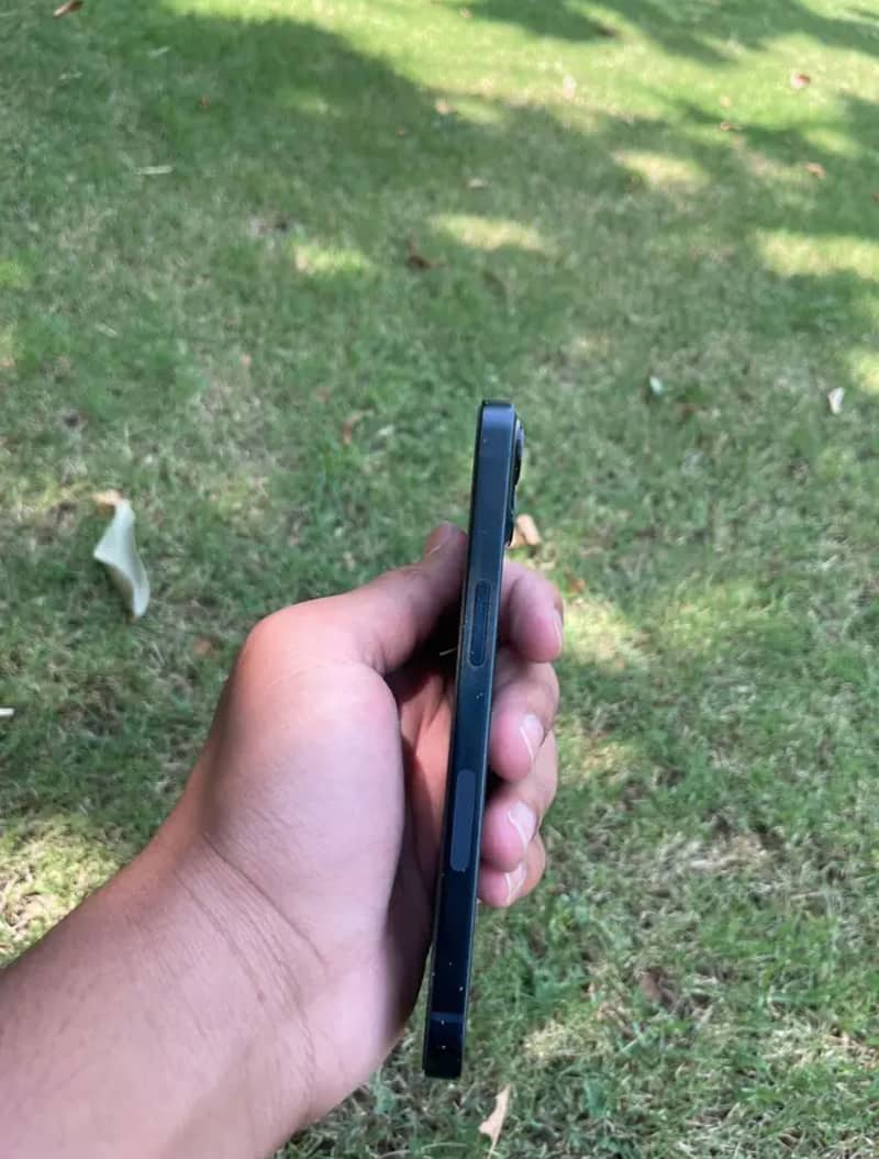 Apple iPhone 13 1