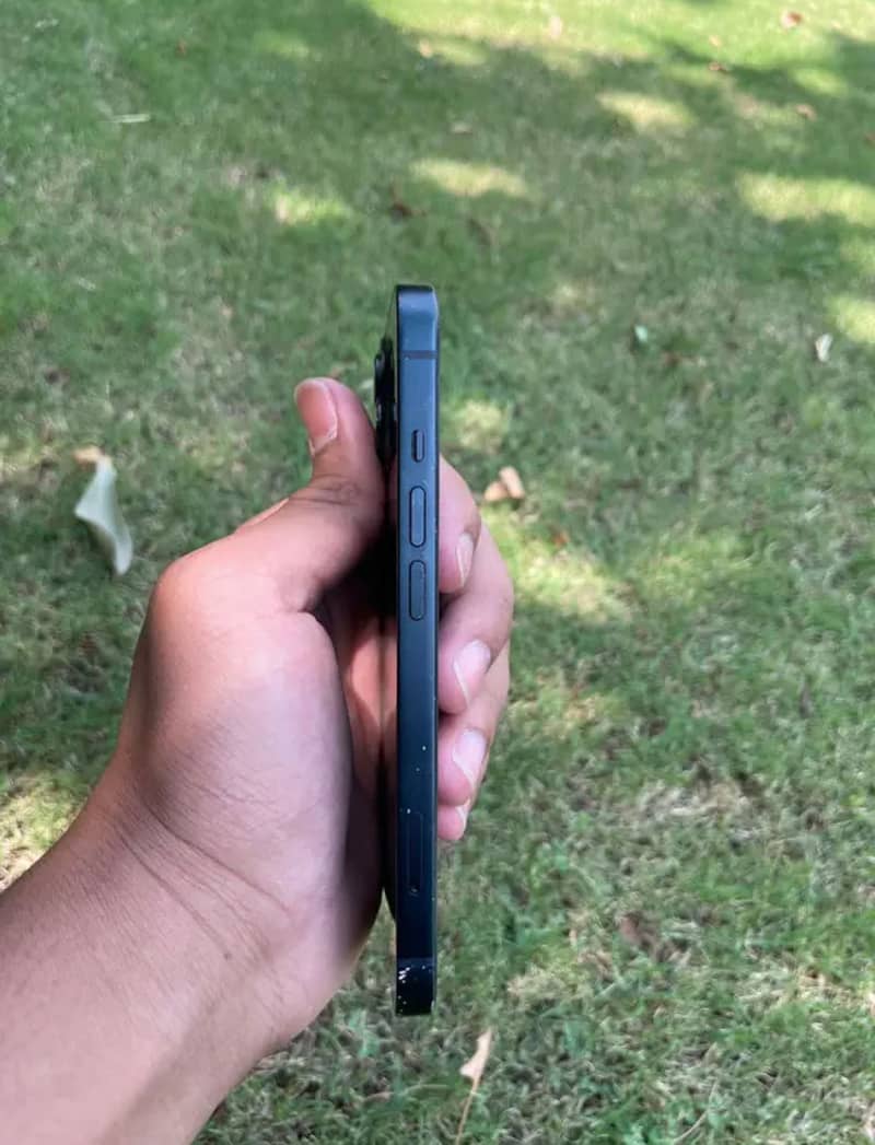 Apple iPhone 13 2