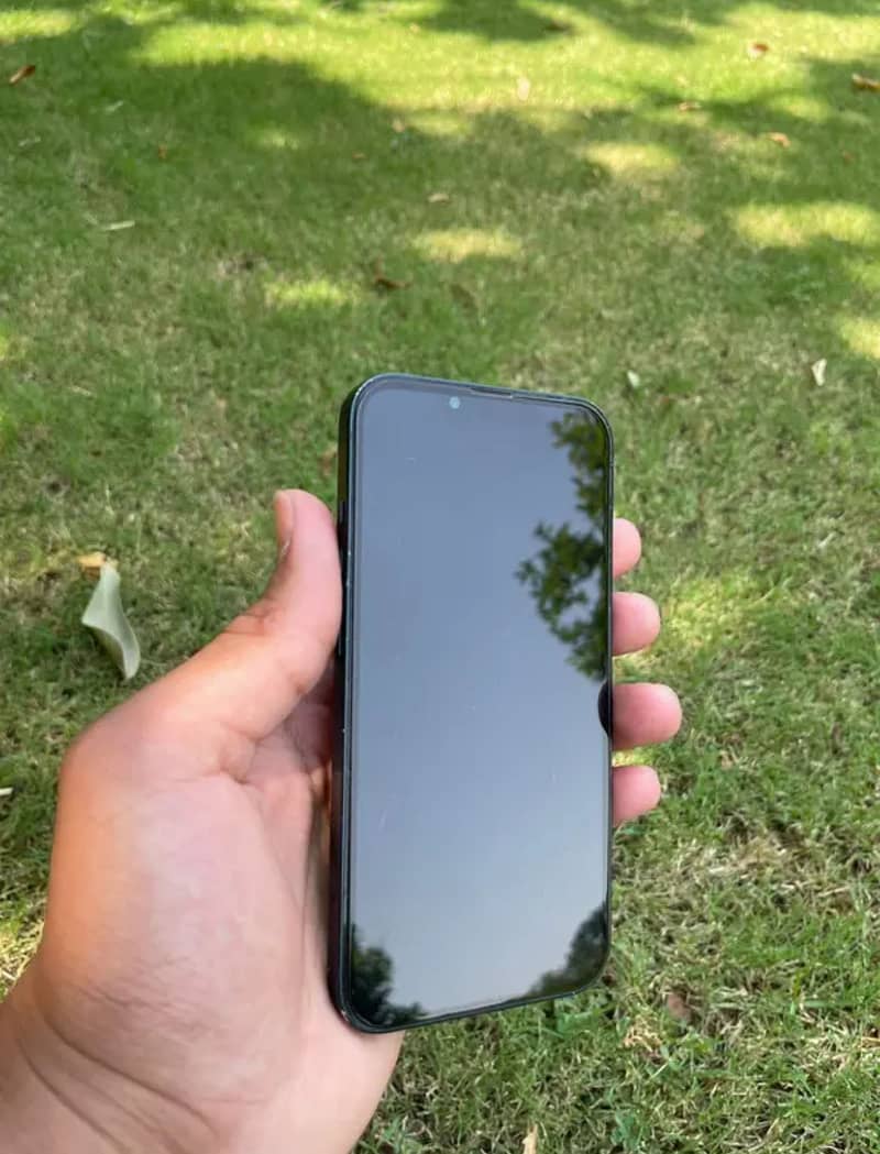 Apple iPhone 13 5