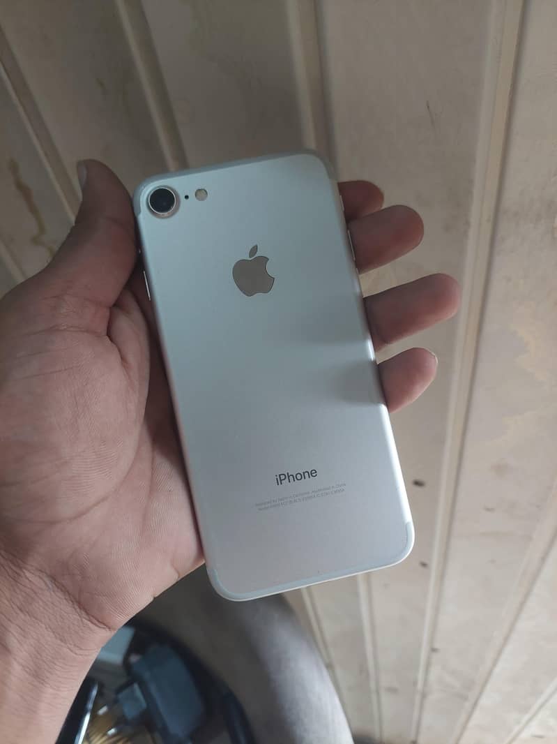 Apple iPhone 7 0