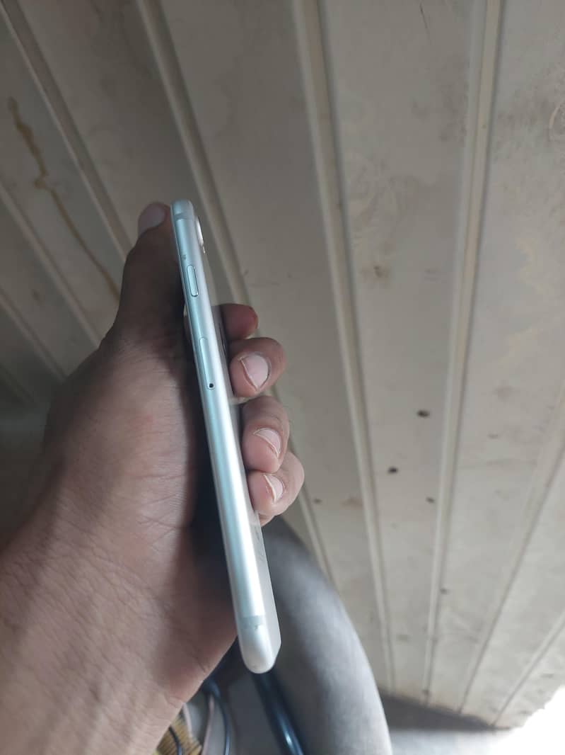 Apple iPhone 7 2