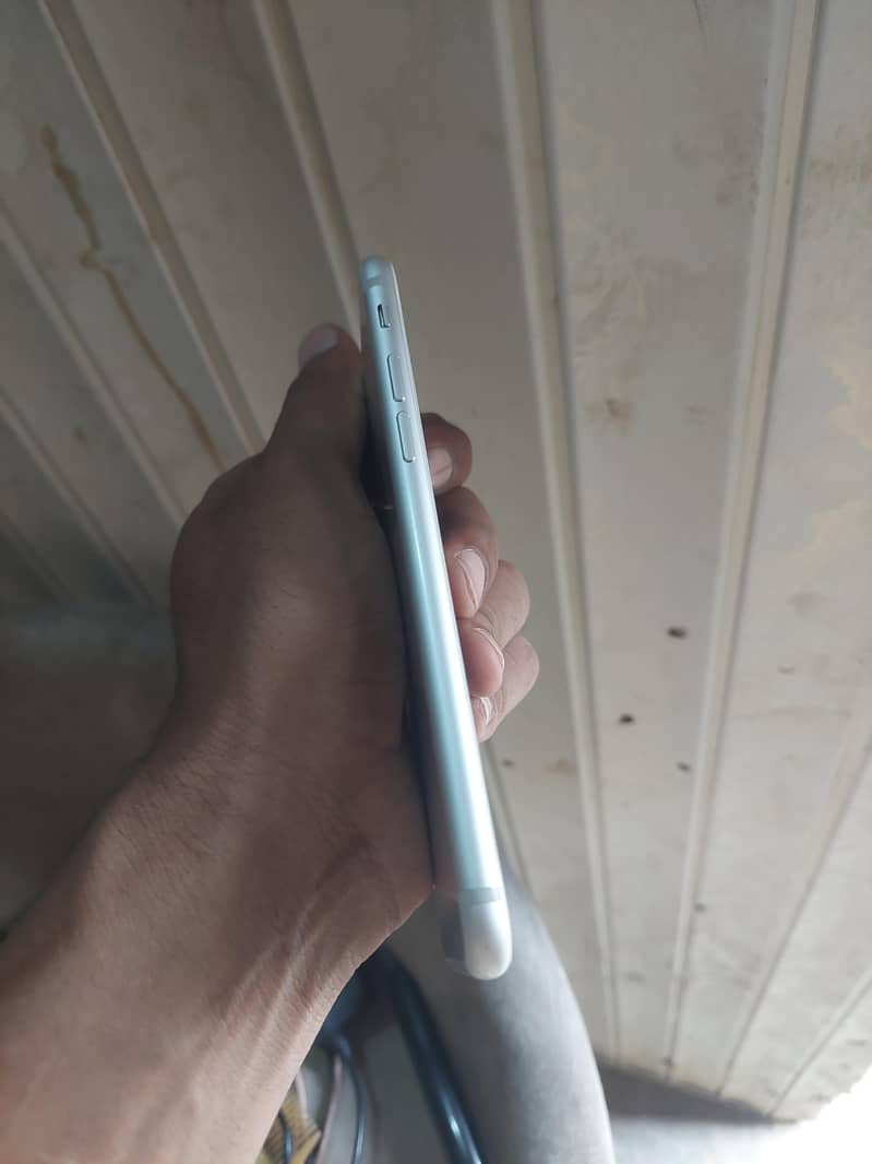 Apple iPhone 7 3