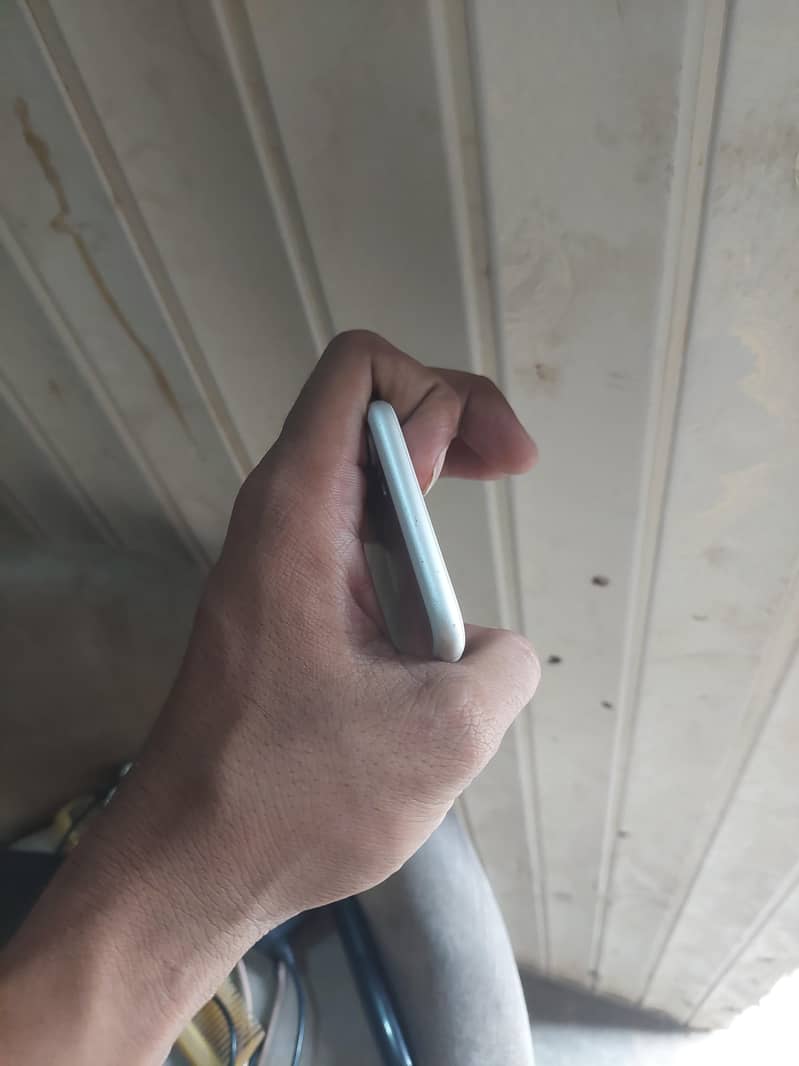 Apple iPhone 7 4