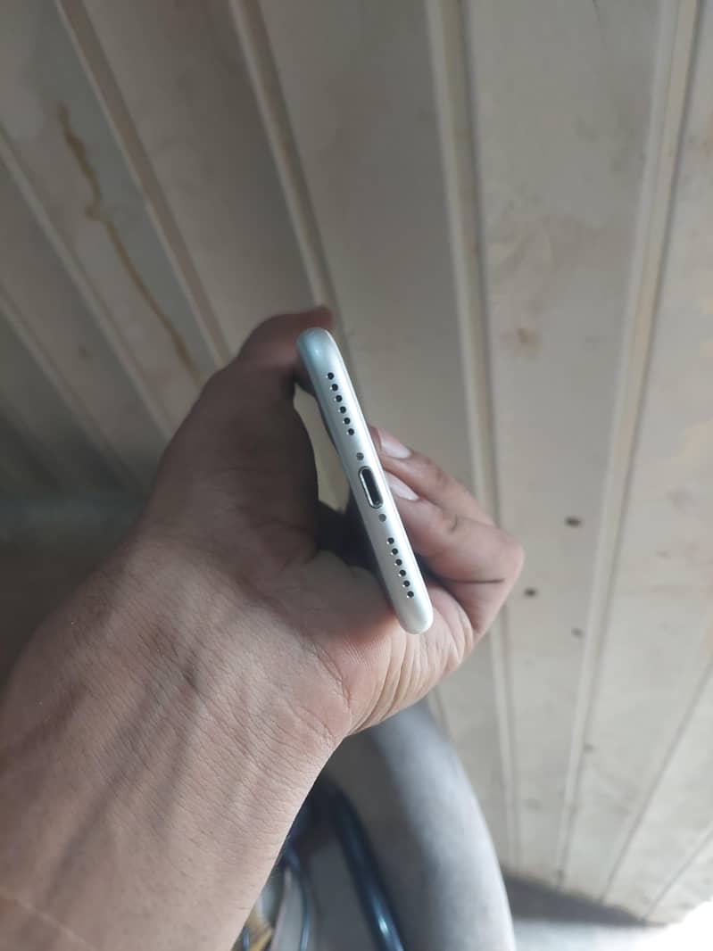 Apple iPhone 7 5
