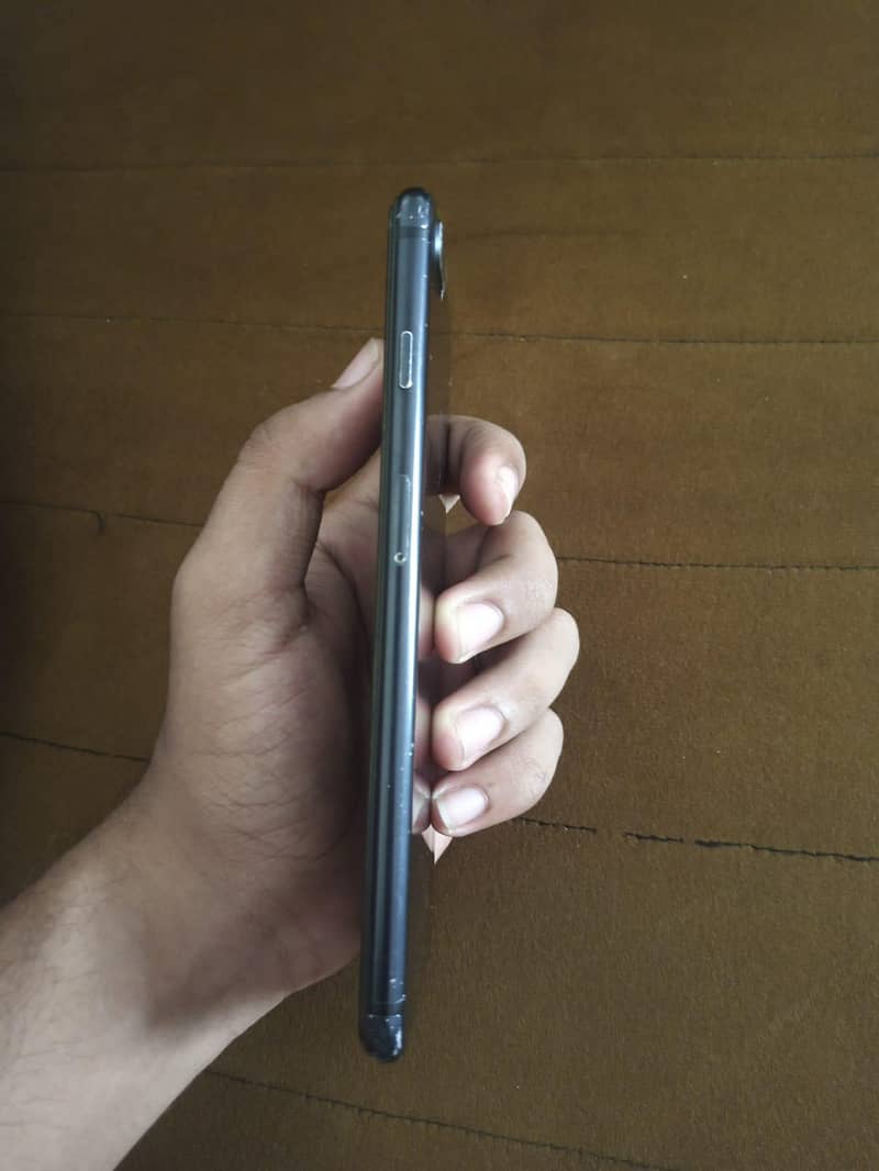 Apple iPhone 7 Plus 1